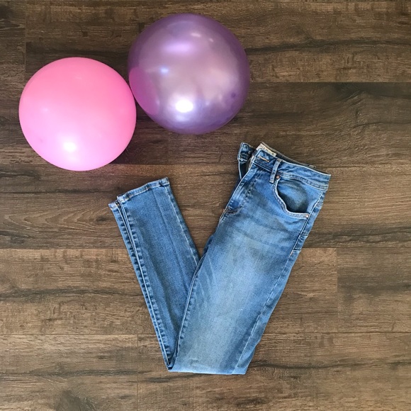 Forever 21 Mid-rise Push-up Jeans - Picture 5 of 6